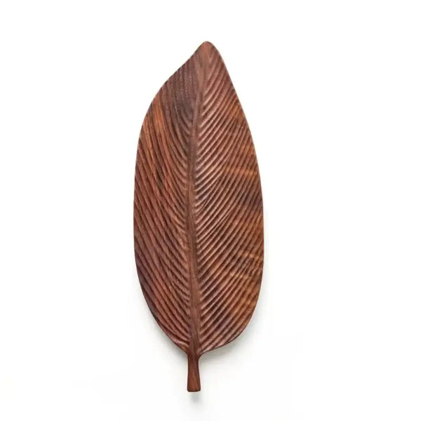 Centro de mesa Lignea em nogueira 48cm com detalhes de nervuras esculpidas em formato de folha