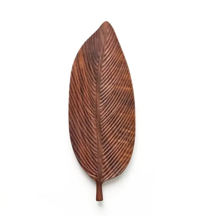 Centro de mesa Lignea em nogueira 48cm com detalhes de nervuras esculpidas em formato de folha