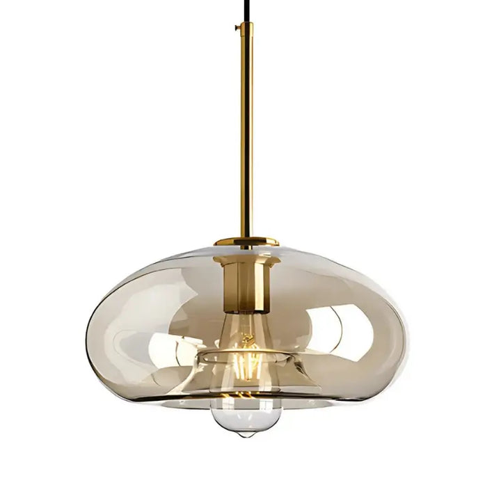 Detalhe da Luminária Pendente Vidro Ambaris Ápice mostrando lâmpada filamento e acabamento bronze dourado